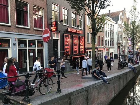 Amsterdam Tour Del Quartiere A Luci Rosse E Dei Pub Locali GetYourGuide