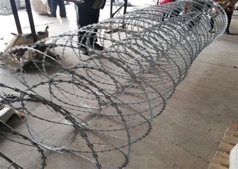 Electro Razor Barbed Wire Double Coil High Tensile Concertina Wire In Roll