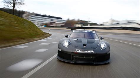 What S The Secret Behind The 2017 Porsche 911 Rsr Racecar Autoevolution