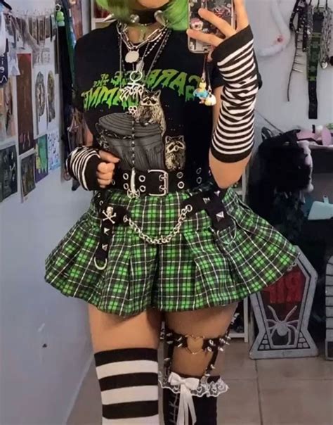 Alt Girl Outfit Inspo Green Vêtements Stylés Mode Emo Tenues Mode