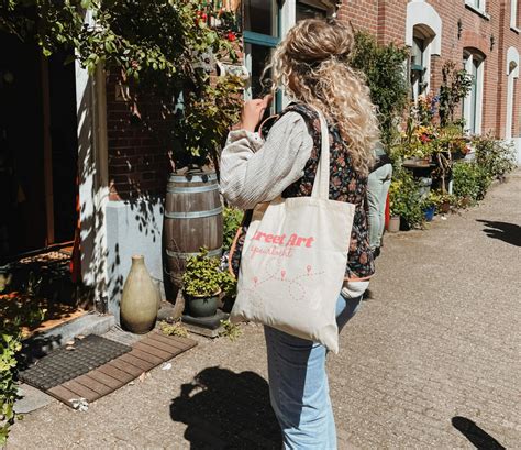 Street Art Speurtocht Door De Jordaan GIRLS WHO