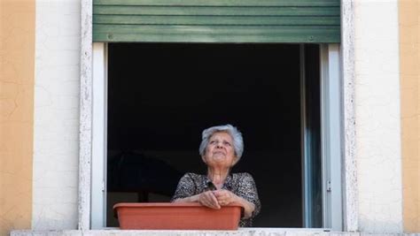 Photos Italians Sing From Windows On 75th Anniversary Of Liberation