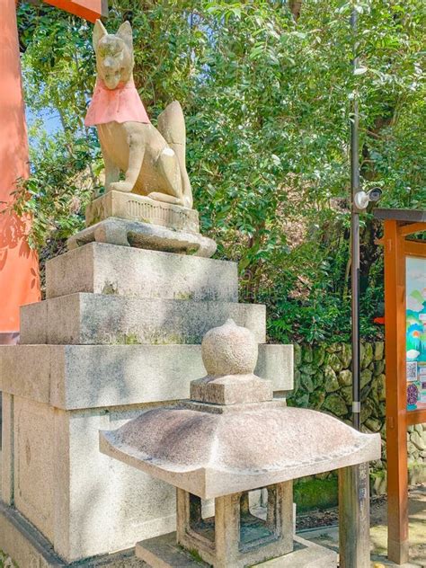 The Fox Statues In Fushimi Inari Taisha Achitecture Kyoto Japan