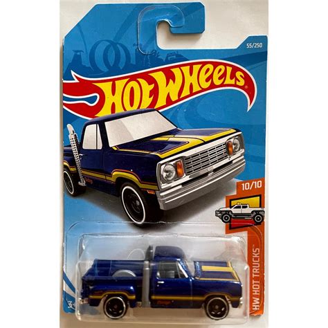 Hot Wheels HW Hot Trucks Li L Red Express Truck Blue Card Not