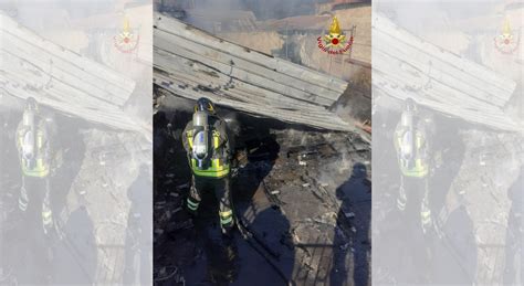 Maddaloni A Fuoco Un Gazebo All Ultimo Piano Di Un Edificio Pupia Tv