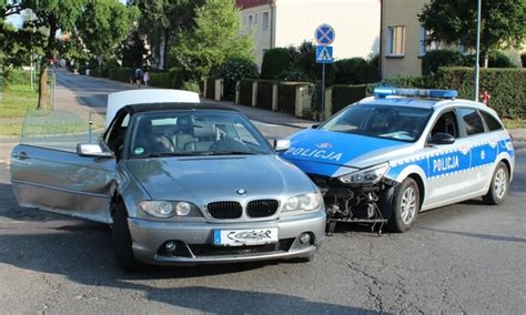 Nie Zatrzyma Si Do Policyjnej Kontroli A W Trakcie Blokady Uszkodzi