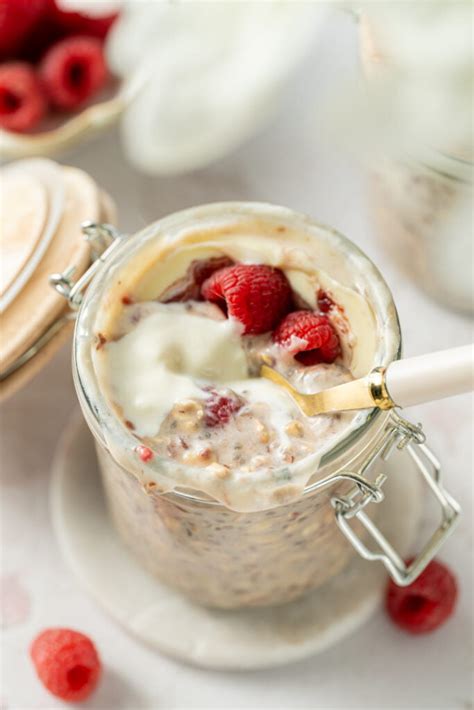 Overnight Cheesecake Oats z malinami Nina Zorčič