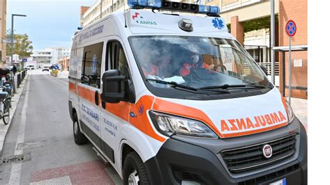 Trento Auto Travolge Pedoni Sul Marciapiede Ferito Un Neonato Il