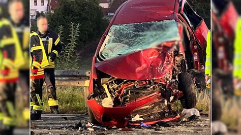 Heftiger Zusammenprall Autofahrerin Stirbt Bei Schwerem Unfall Mann