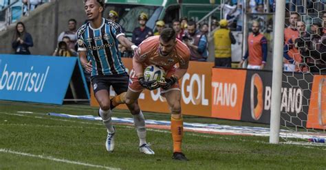 Goleiro do Fortaleza brilha e segura empate contra o Grêmio pelo