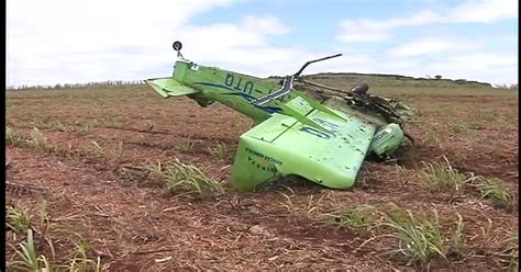 G Aeronave Produtos Agr Colas Cai Em Estrada Rural E Piloto Sai