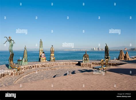 M Xico Puerto Vallarta La Rotonda Del Mar Escultura En El Malec N