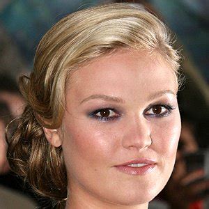 Julia Stiles Net Worth • Net Worth List