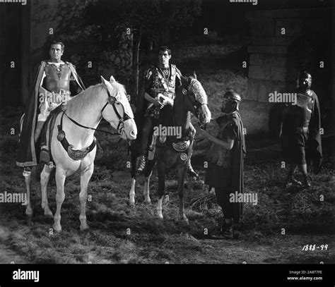 Laurence Olivier Als Crassus Und John Gavin Wie Julius Caesar In