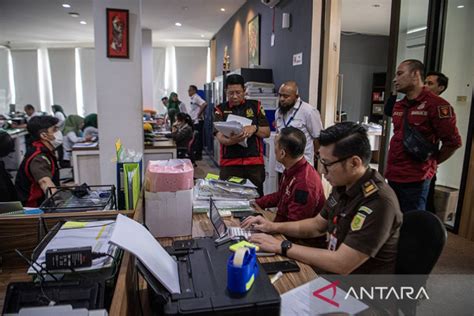 Kejati Sumsel Geledah Kantor Semen Baturaja ANTARA News