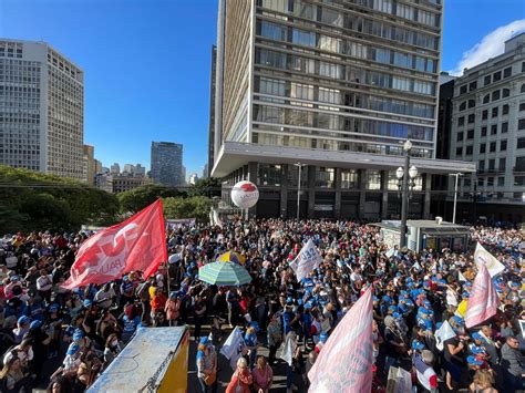 Servidores Da Educa O Protestam No Centro De Sp Contra Reajuste