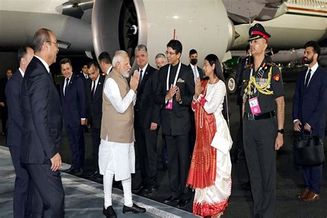 Uzbekistan President Mirziyoyev Greets Pm Modi As Sco Summit Commences