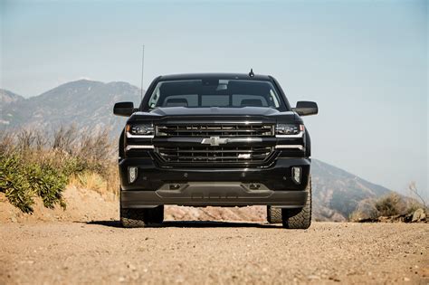 2017 Chevrolet Silverado 1500 Z71 front view Motor Trend en Español