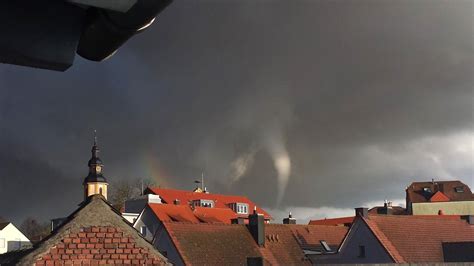 Nach Tornado in Kürnach Behörden begutachten Schäden Bild de