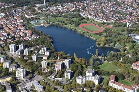 Luftbild Freiburg im Breisgau Parkanlage Seepark mit Flückigersee auf