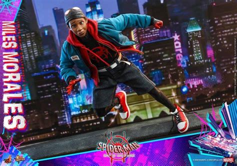 Spider Man Into The Spider Verse Arriva La Hot Toys Di Miles Morales