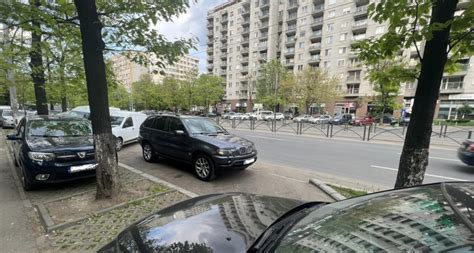 B365 O bucureșteancă a parcat ca Păsărilă Lăți Lungilă pe două locuri