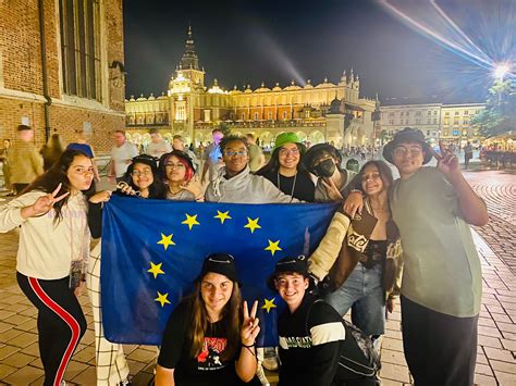 IES Marina Cebrián on Twitter Sonrisas que iluminan miradas que