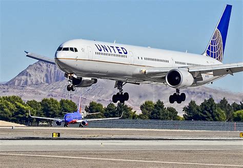 N67052 United Airlines Boeing 767 424 ER Cn 29447 805 Flickr