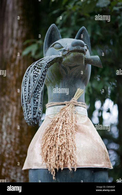 Japan Fox Statue Stock Photo Alamy