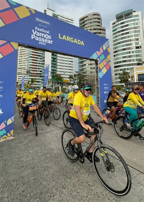 Vamos Passear Festival Re Ne Participantes Na Praia Do Pina No