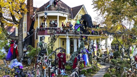 These Minnesotans Go All Out Decorating Their Homes For Halloween
