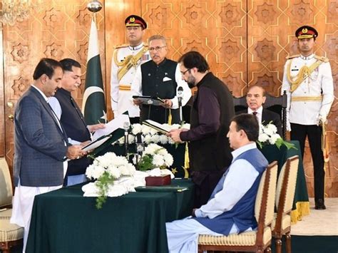 Pakistani President Administers Oath To 4 New Cabinet Members English