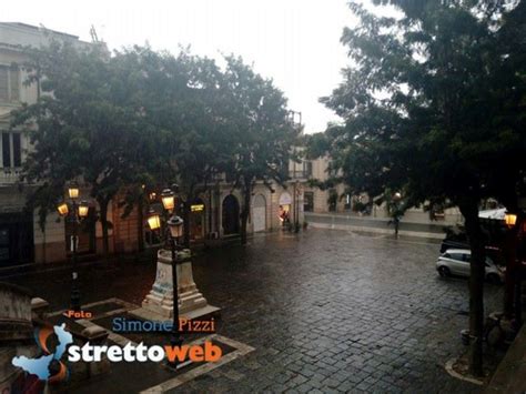 Maltempo Violento Temporale Sullo Stretto Di Messina Veloce Ma