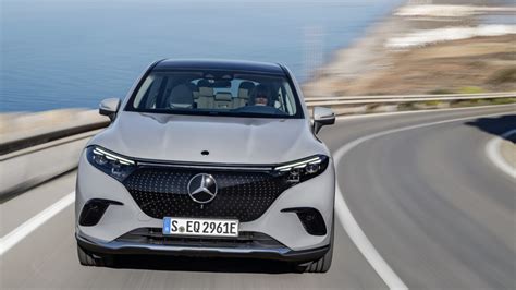 2023 Mercedes Benz Eqs Suv First Look Meet The New Face Of Big Luxury Evs