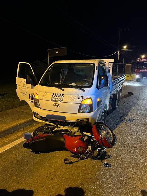 Motociclista morre após bater em caminhão em Rio dos Cedros Nova FM 103 9