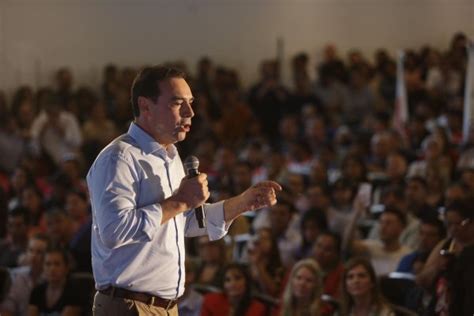 Gustavo Valdés se lanzó como presidente de la UCR de Corrientes con