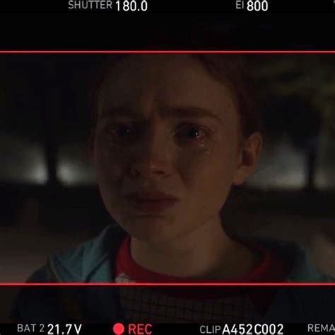 Novas Fotos De Sadie Sink Nos Bastidores Do Episódio ‘dear Billy’ De Stranger Things 4 Cast