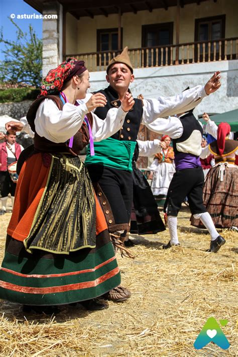 El Mercau Astur De Porrua Fiestas De Asturias Fiestas Populares Y