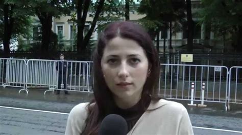 МОСКВИЧИ СОБОЛЕЗНУЮТ УКРАИНЦАМ - YouTube