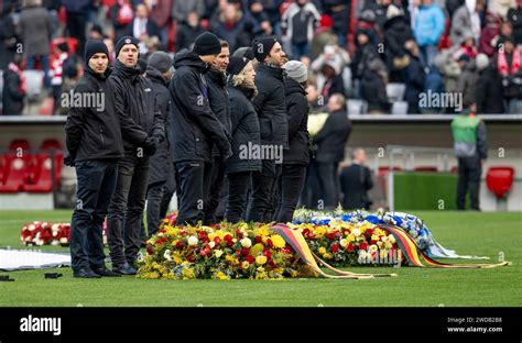 München Deutschland Januar 2024 Helfer Trauerkraenze