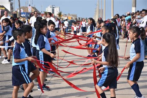 Colorido Desfile Cívico Deportivo Del 20 De Noviembre Municipio De Coatzacoalcos