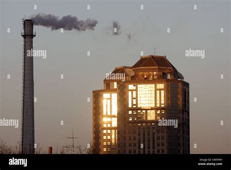 Haus Schornstein Rauch Fotos Und Bildmaterial In Hoher Aufl Sung Alamy