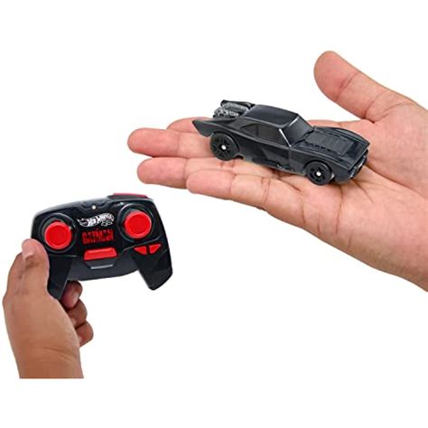 Ripley COCHE CARRERA HOT WHEELS RECARGABLES A ESCALA 1 64 CONTROLADOS POR RADIO