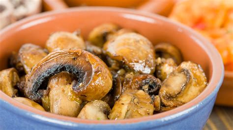 Receta de Champiñones al ajillo fáciles de preparar