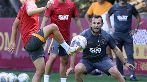 Galatasaray ın kamp kadrosu açıklandı Okan Buruk tan 11 isme kesik