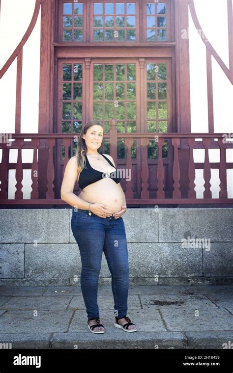 Mädchen und mutter im bikini Fotos und Bildmaterial in hoher Auflösung Alamy