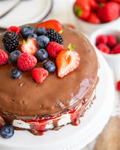 Low Carb Keto Schoko Torte mit Beeren Creme Füllung Torten Kuchen