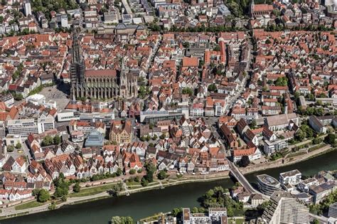 Ulm Aus Der Vogelperspektive Stadtansicht Des Innenstadtbereiches Mit