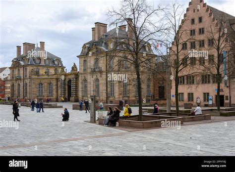 La Place Du Chteau Strasbourg France Avec Le Mus E D Histoire