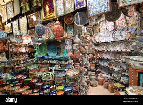 Traditional Turkish ceramics on the Grand Bazaar Stock Photo - Alamy